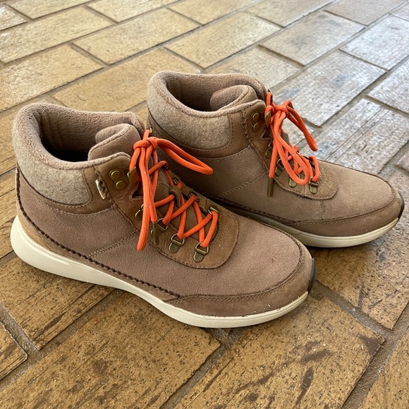 Tom’s booties size 8 - Picture 3 of 6